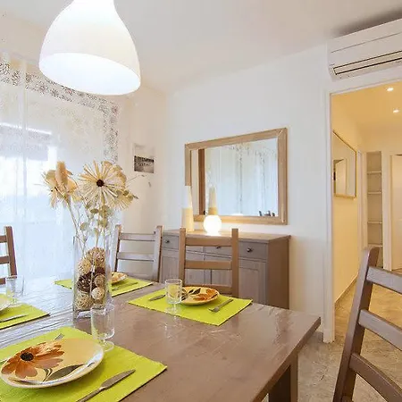 Hotel Le Rabelais 4*
